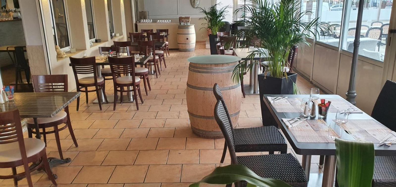 Hotel Restaurant Calypso Fos-sur-Mer Exterior photo
