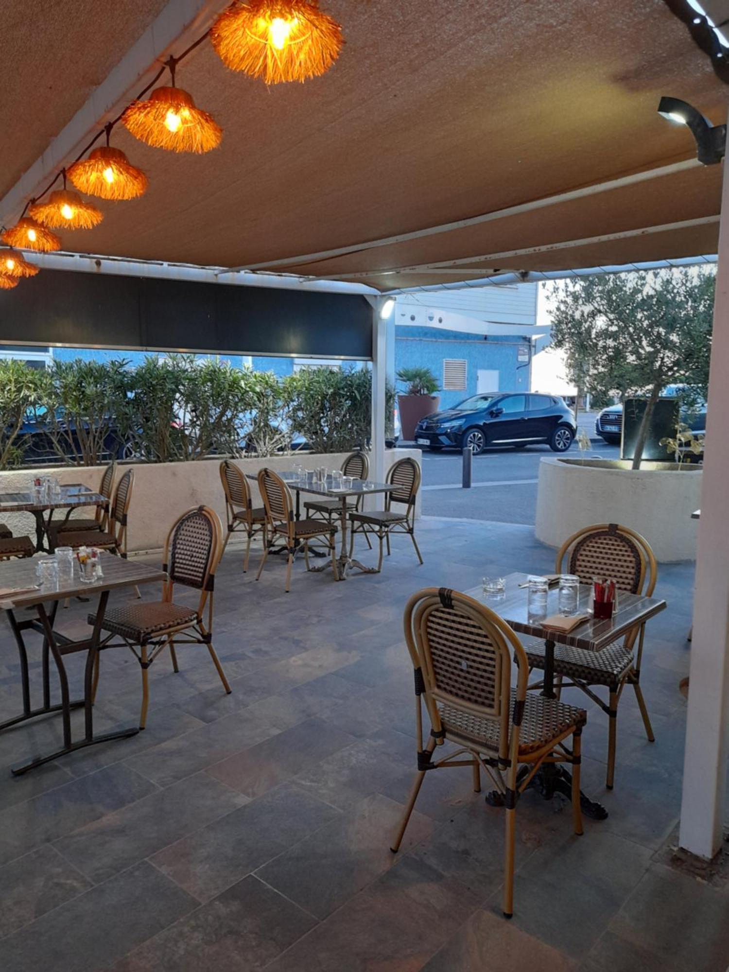 Hotel Restaurant Calypso Fos-sur-Mer Exterior photo