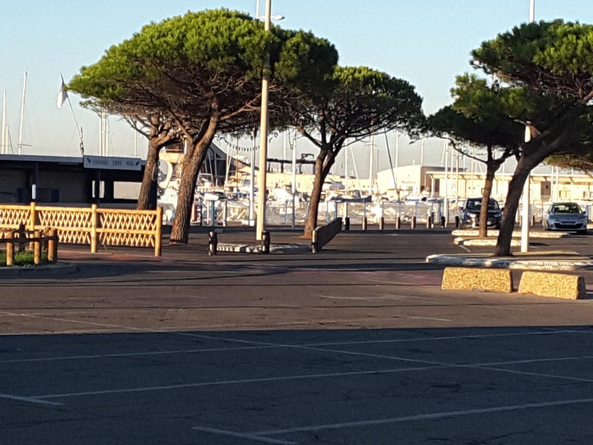 Hotel Restaurant Calypso Fos-sur-Mer Exterior photo